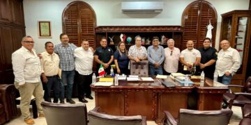 Alcalde Oscar Leggs, atiende Peticiones de Colonos de  El Médano y del H. Cuerpo de Bomberos de CSL