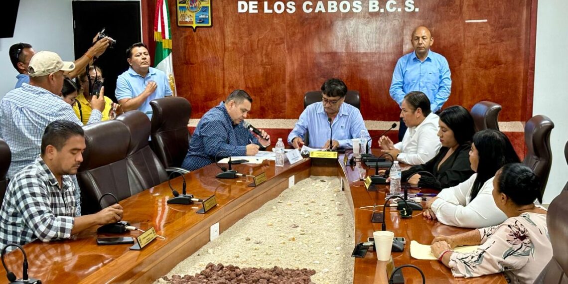 Declara Cabildo de Los Cabos sesión permanente por falta de quórum legal