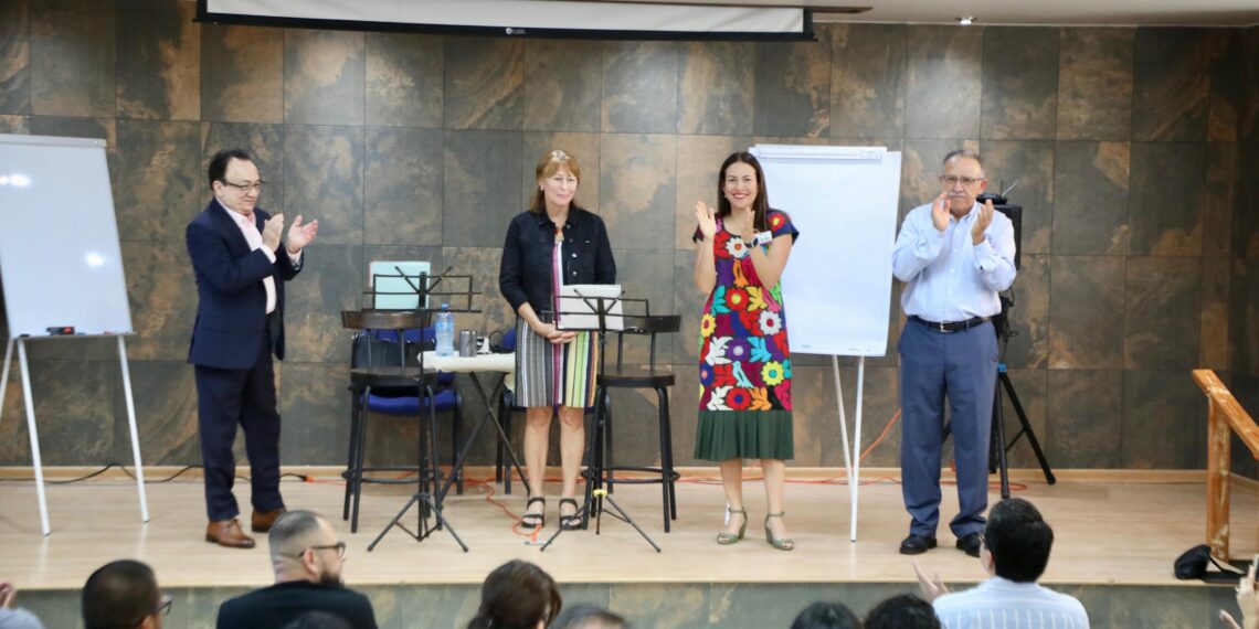 Realizan directivos del Ayuntamiento de La Paz encuentro de trabajo con Tatiana Clouthier