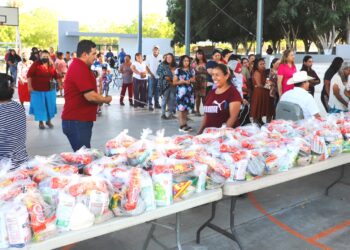 Beneficia DIF La Paz con apoyos a más de 150 familias en comunidades de El Carrizal