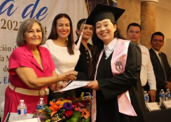 Clausuran Ciclo Escolar en Ceremonia de Graduación de la BENU
