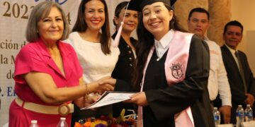 Clausuran Ciclo Escolar en Ceremonia de Graduación de la BENU