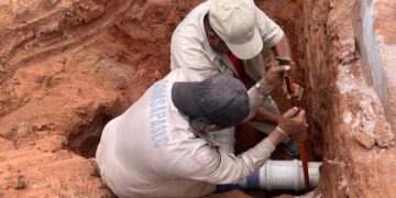 Para asegurar el tandeo y mejorar la presión en la colonia Las Palmas de Cabo San Lucas realiza trabajos el equipo del Agua Potable