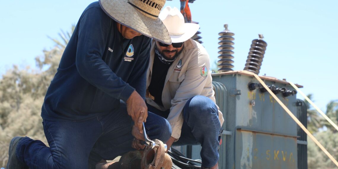 Para prevenir derrame de aguas negras en La Ribera, personal de Agua Potable de Los Cabos realiza sustitución de bomba en el cárcamo #2