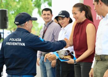Reconoce Ayuntamiento de La Paz trayectoria de 11 policías municipales en su retiro