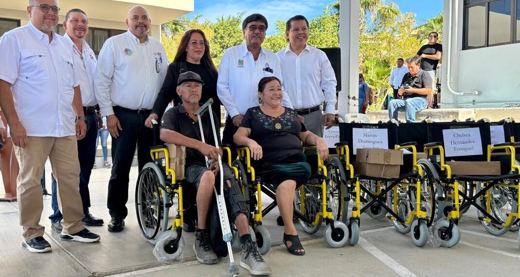 El SMDIF Los Cabos y el CRIT Baja California Sur estrechan lazos de colaboración; entregan donativo de 30 sillas de ruedas