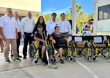 El SMDIF Los Cabos y el CRIT Baja California Sur estrechan lazos de colaboración; entregan donativo de 30 sillas de ruedas