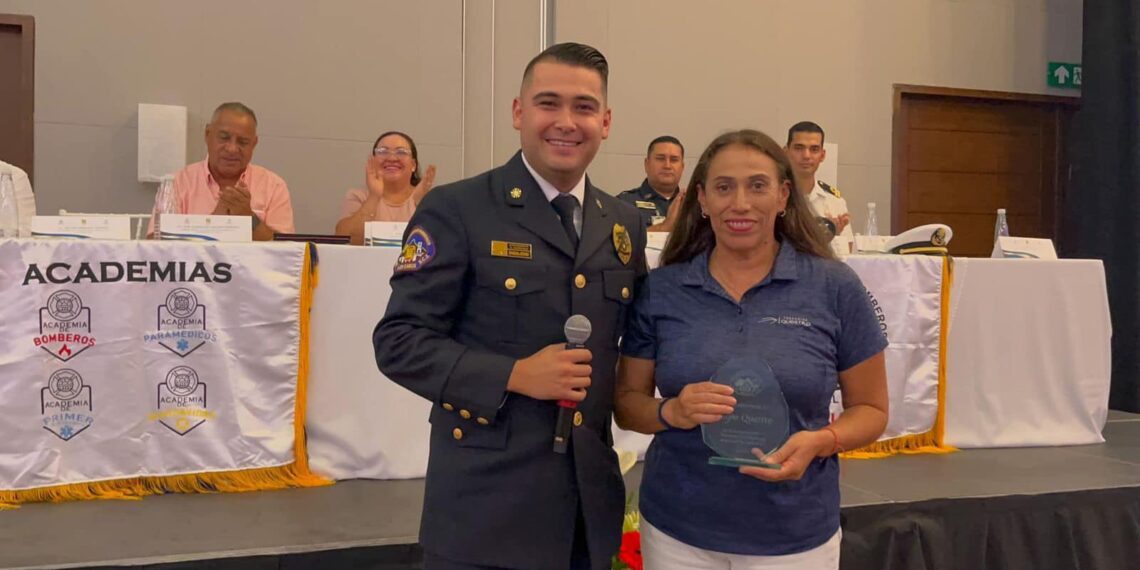 Bomberos de San José del Cabo reconocen el compromiso que tiene Grupo Questro con la comunidad