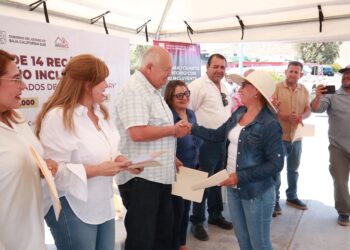 Con Inversión de 10.4 MDP, Entrega Gobernador VMCC  24 Viviendas en Isla Magdalena y Puerto Alcatraz