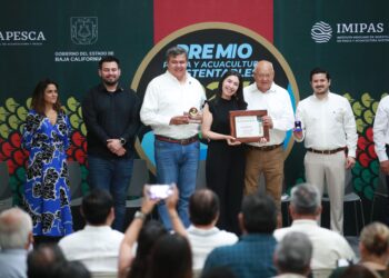 Entrega Gobernador VMCC Premio Nacional de Pesca y Acuacultura Sustentables