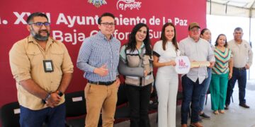 Recibe OOMSAPAS La Paz, nueva retroexcavadora para atención de reportes