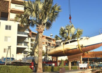 Se suma Ayuntamiento a la campaña de retiro de embarcaciones abandonadas en Bahía de La Paz