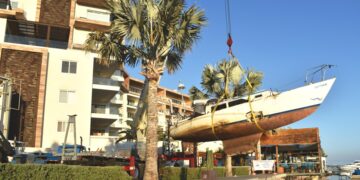 Se suma Ayuntamiento a la campaña de retiro de embarcaciones abandonadas en Bahía de La Paz