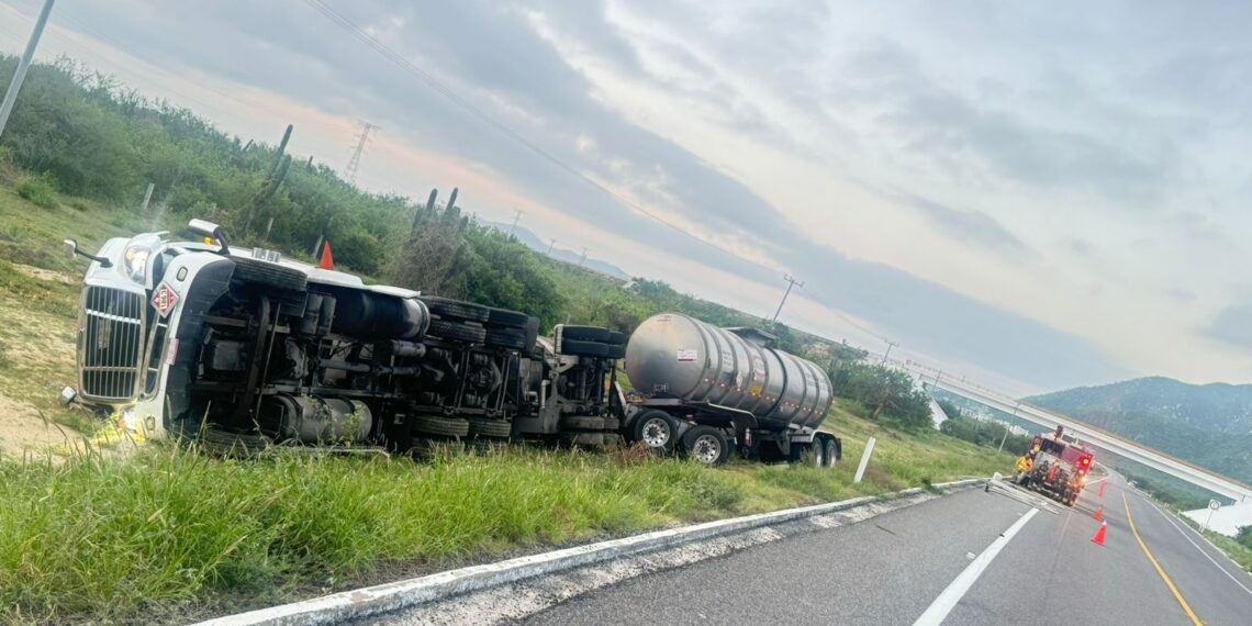 Vuelca pipa de doble remolque ; Guardia  Nacional Activa, Plan de Auxilio