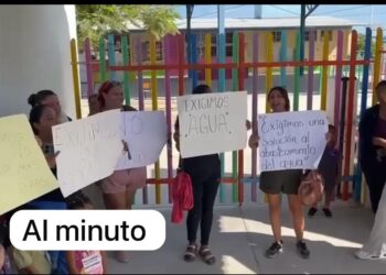 Protestan padres de Familia, porque desde el jueves, “Kínder María Mercedes Cazessus Quiñones “, no tiene agua potable