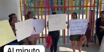 Protestan padres de Familia, porque desde el jueves, “Kínder María Mercedes Cazessus Quiñones “, no tiene agua potable