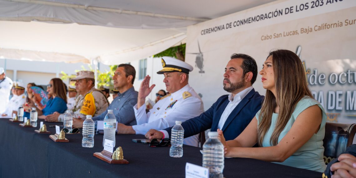 Encabeza alcalde Christian Agúndez Gómez, ceremonia del 203° aniversario de la creación de la Armada de México en Cabo San Lucas