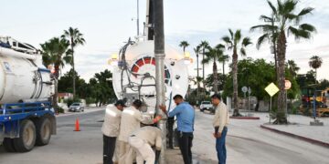 Desde las primeras horas de este miércoles el equipo de Agua Potable trabajó en el  mantenimiento correctivo a la línea de drenaje sanitario en el Centro de San José del Cabo