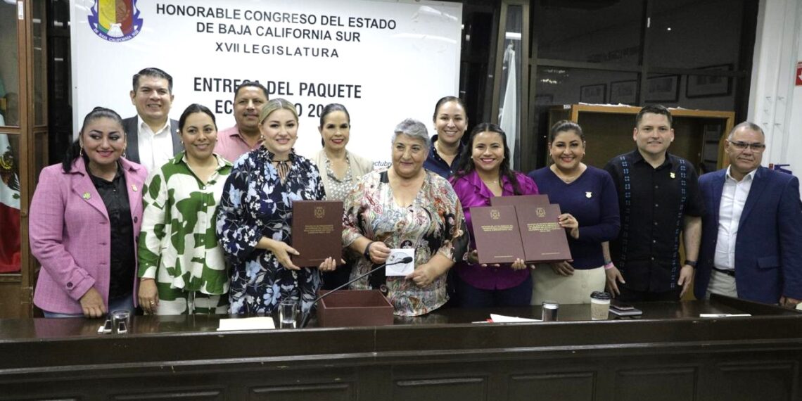 Entrega Gobierno de BCS Paquete Presupuestal 2025 al Congreso del Estado