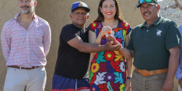 Milena Quiroga hizo la entrega de sanitarios para pescadores y visitantes en Playa Punta Lobos