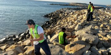 Centro Comunitario y Telebachillerato 42 se unen para llevar a cabo una campaña de limpieza en la Comunidad de La Playa