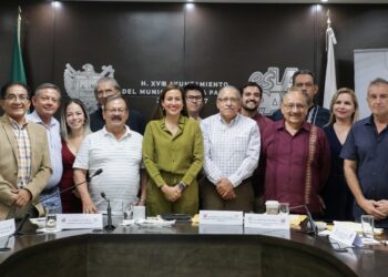Milena Quiroga recibe propuestas de académicos para integrar proyectos en el Plan Municipal de Desarrollo