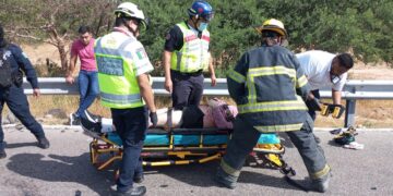 Carambola de 5 vehículos, deja 5 Lesionados