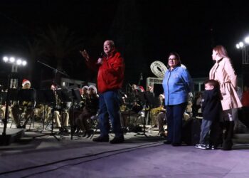 Con Encendido de Luces de Navidad Inician las Fiestas Decembrinas en BCS
