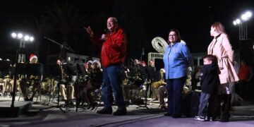 Con Encendido de Luces de Navidad Inician las Fiestas Decembrinas en BCS