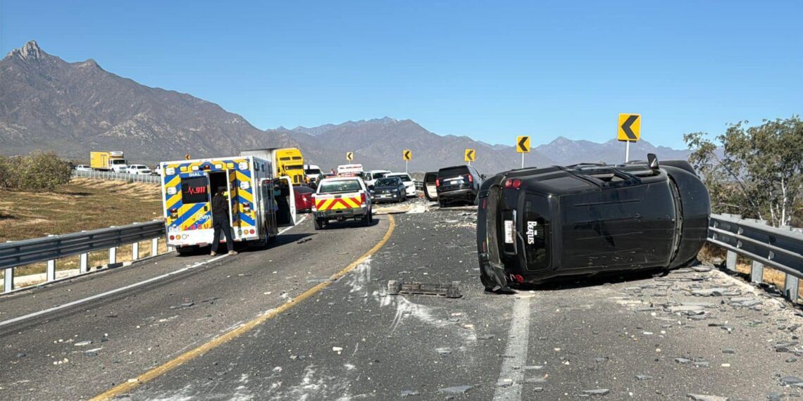 Carambola de “placas” de mármol y 5 carros, deja 4 lesionados; se la cayó la carga al tráiler