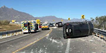 Carambola de “placas” de mármol y 5 carros, deja 4 lesionados; se la cayó la carga al tráiler