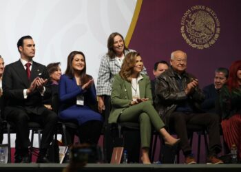 Asiste Gobernador Víctor Castro al Encuentro Nacional Municipal 2025