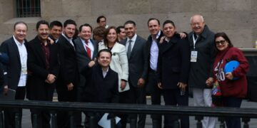 Gobernador de BCS Acompaña a la Presidenta Claudia Sheinbaum al Informe de 100 Días de Gobierno