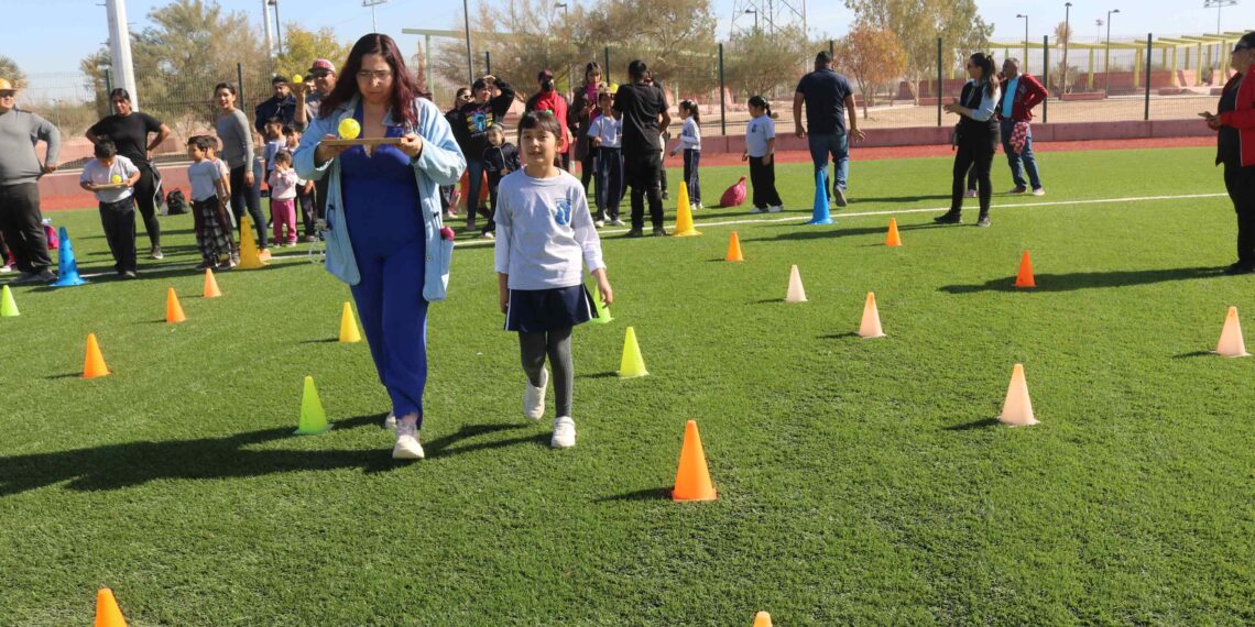 Conviven más de 600 estudiantes y padres de familia en actividad recreativa