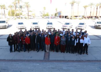 Entrega Víctor Castro, siete nuevas unidades para áreas operativas y de administración de la API; se invirtieron 3.8 mdp