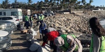 La Playa Centro Comunitario se une con la comunidad para realizar una jornada exitosa de limpieza.