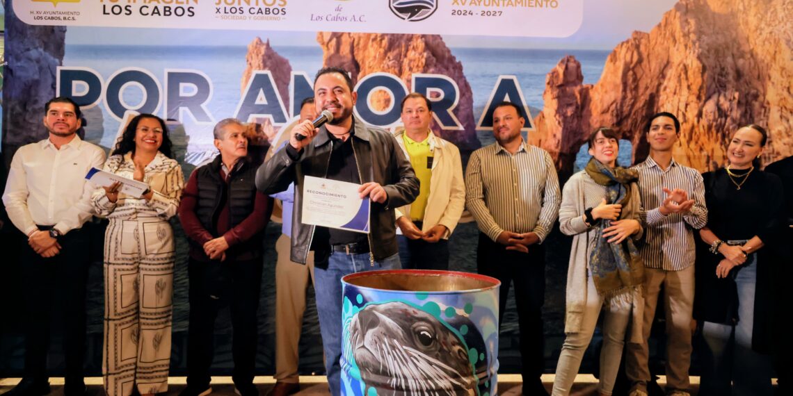 Pone en marcha alcalde Christian Agúndez primera etapa de iluminación del Centro de Cabo San Lucas