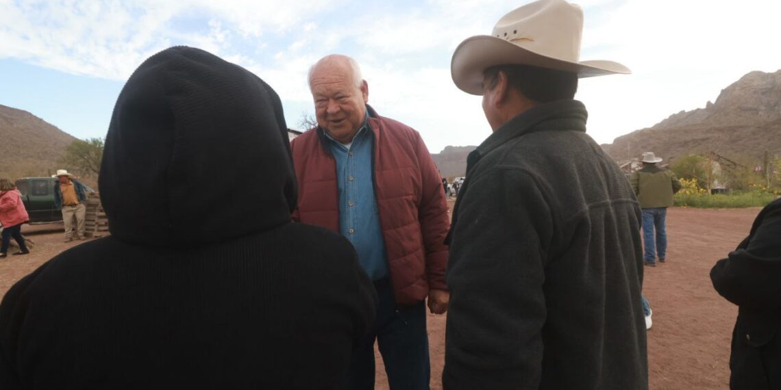 Visita Castro Cosío, zona serrana de Santa Martha y El Patrocinio, y entrega apoyos