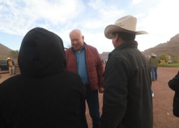 Visita Castro Cosío, zona serrana de Santa Martha y El Patrocinio, y entrega apoyos