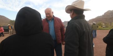 Visita Castro Cosío, zona serrana de Santa Martha y El Patrocinio, y entrega apoyos