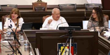 Acuerda el gobernador VCC y SEMARNAT priorizar a prestadores locales en la temporada de avistamiento del tiburón ballena