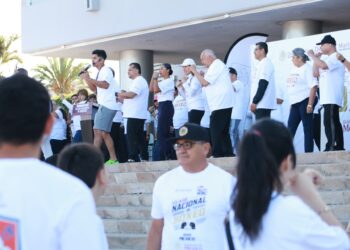 Encabeza el gobernador Víctor Castro la Clase Nacional de Boxeo en Baja California Sur