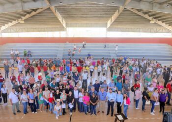 Realiza Ayuntamiento de Los Cabos entrega de bono anual a personal docente