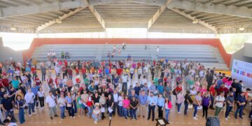 Realiza Ayuntamiento de Los Cabos entrega de bono anual a personal docente