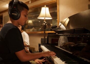 El poder de la música que transforma: niñas y niños de La Playa graban su primera sesión profesional gracias a una alianza comunitaria