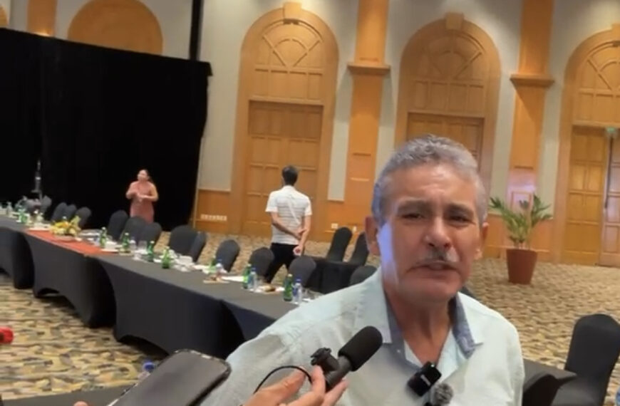 ¿Quién autorizó la construcción de una gasolinera, frente a una escuela?