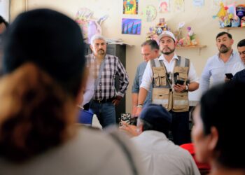 Alcalde de Los Cabos establece acuerdos con madres y padres de familia de la Secundaria Técnica #16