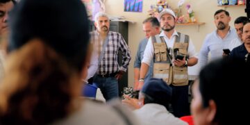 Alcalde de Los Cabos establece acuerdos con madres y padres de familia de la Secundaria Técnica #16