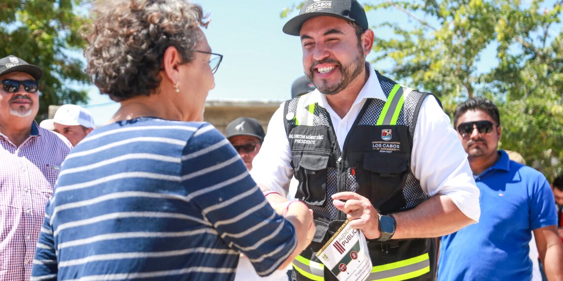 Casa por casa Alcalde Christian Agúndez invitó a Audiencia Pública y Jornadas Sociales en colonia La Ballena
