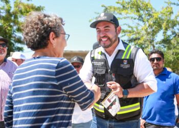 Casa por casa Alcalde Christian Agúndez invitó a Audiencia Pública y Jornadas Sociales en colonia La Ballena